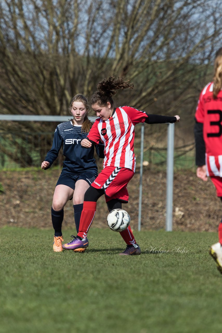 Bild 107 - C-Juniorinnen TSV Zarpen - TuS Tensfeld : Ergebnis: 2:1